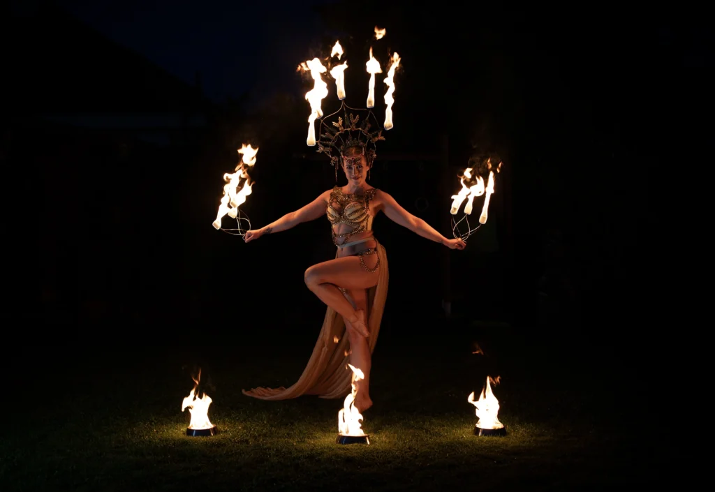 Feuershow aus Wien, Tänzerin mit Feuerkrone